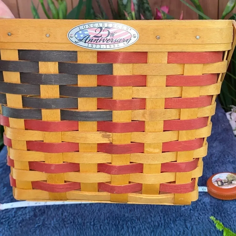 Longaberger vintage 25th anniversary basket with hinged handle but without liner